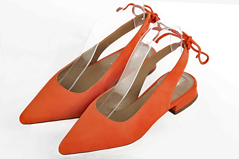 Clementine orange women's slingback shoes. Pointed toe. Flat block heels. Front view - Florence KOOIJMAN